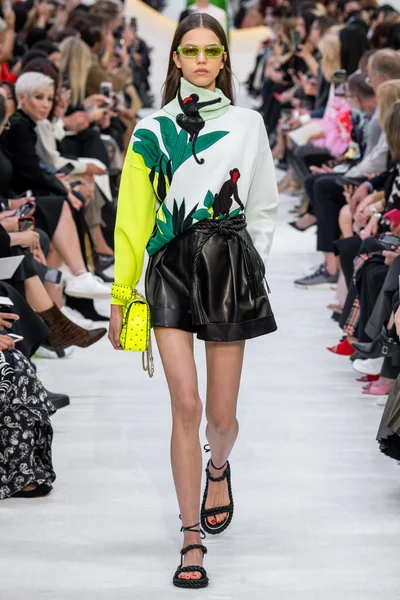 Look 30